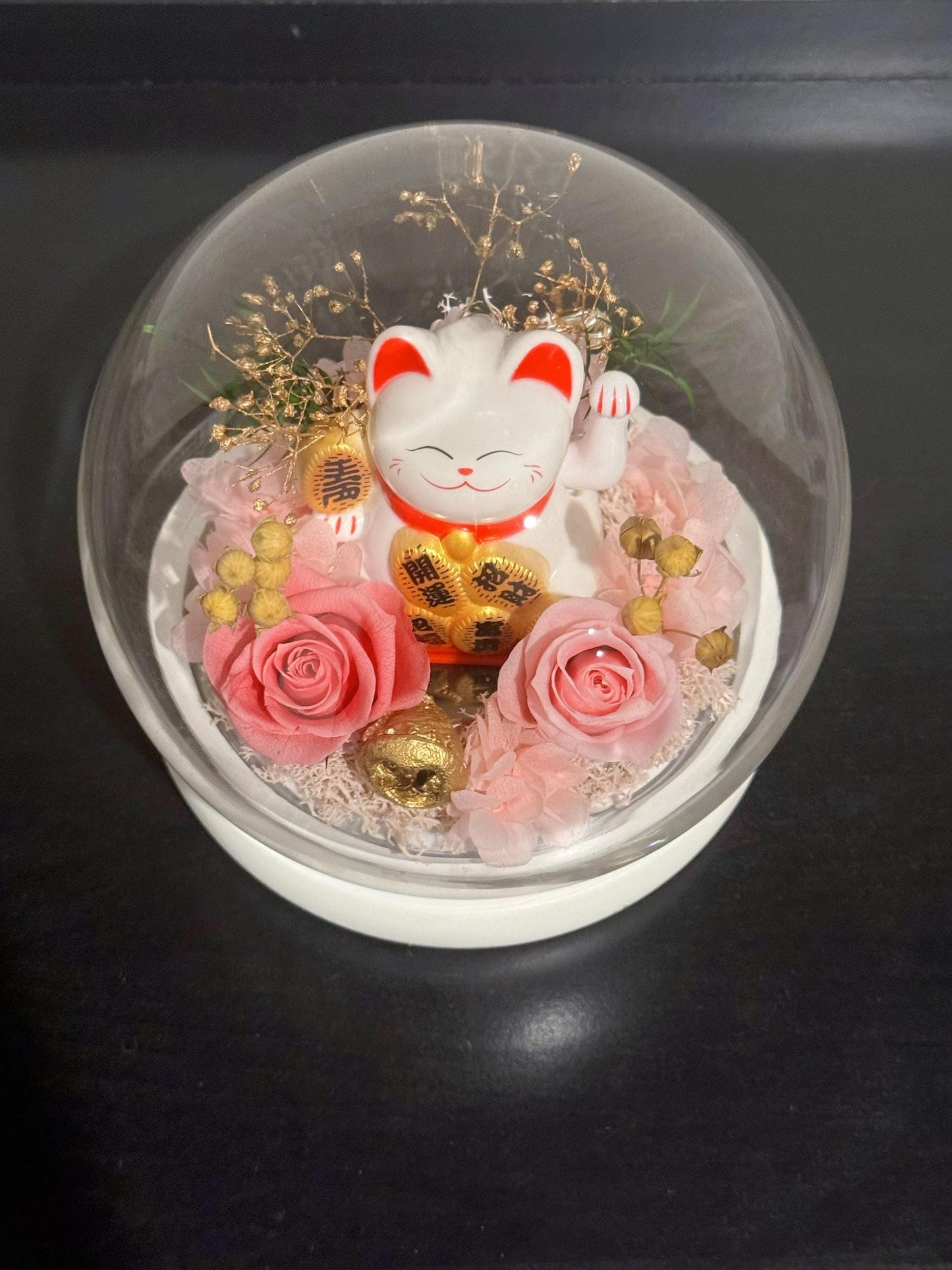 Fortune Neko Maneki cat glass dome decoration with preserved roses, waving arm lucky cat, Solar powered, Feng shui, Prosperity statue Money