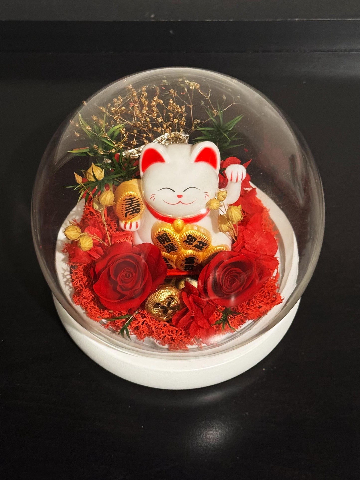 Fortune Neko Maneki cat glass dome decoration with preserved roses, waving arm lucky cat, Solar powered, Feng shui, Prosperity statue Money