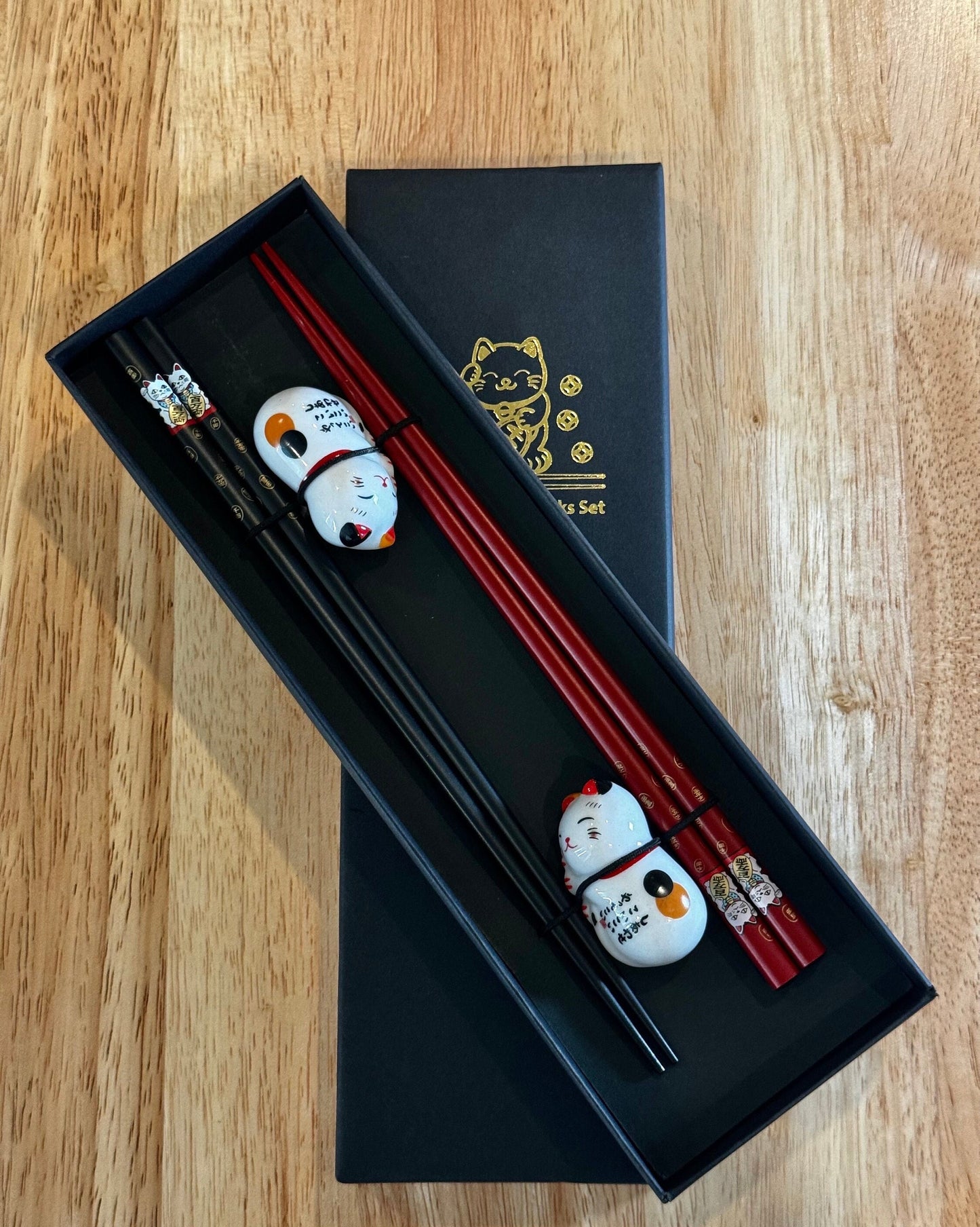 Wood chopsticks with cat rest 2 pairs