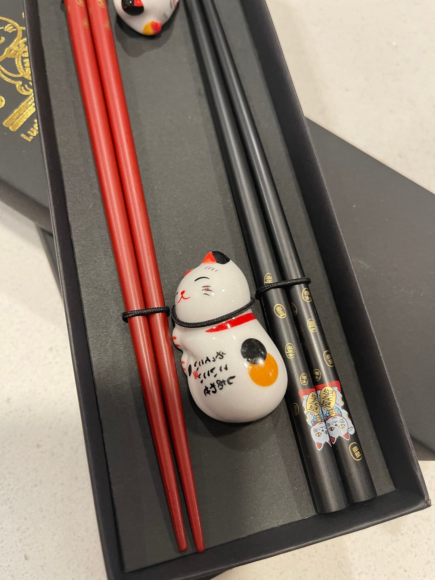 Wood chopsticks with cat rest 2 pairs