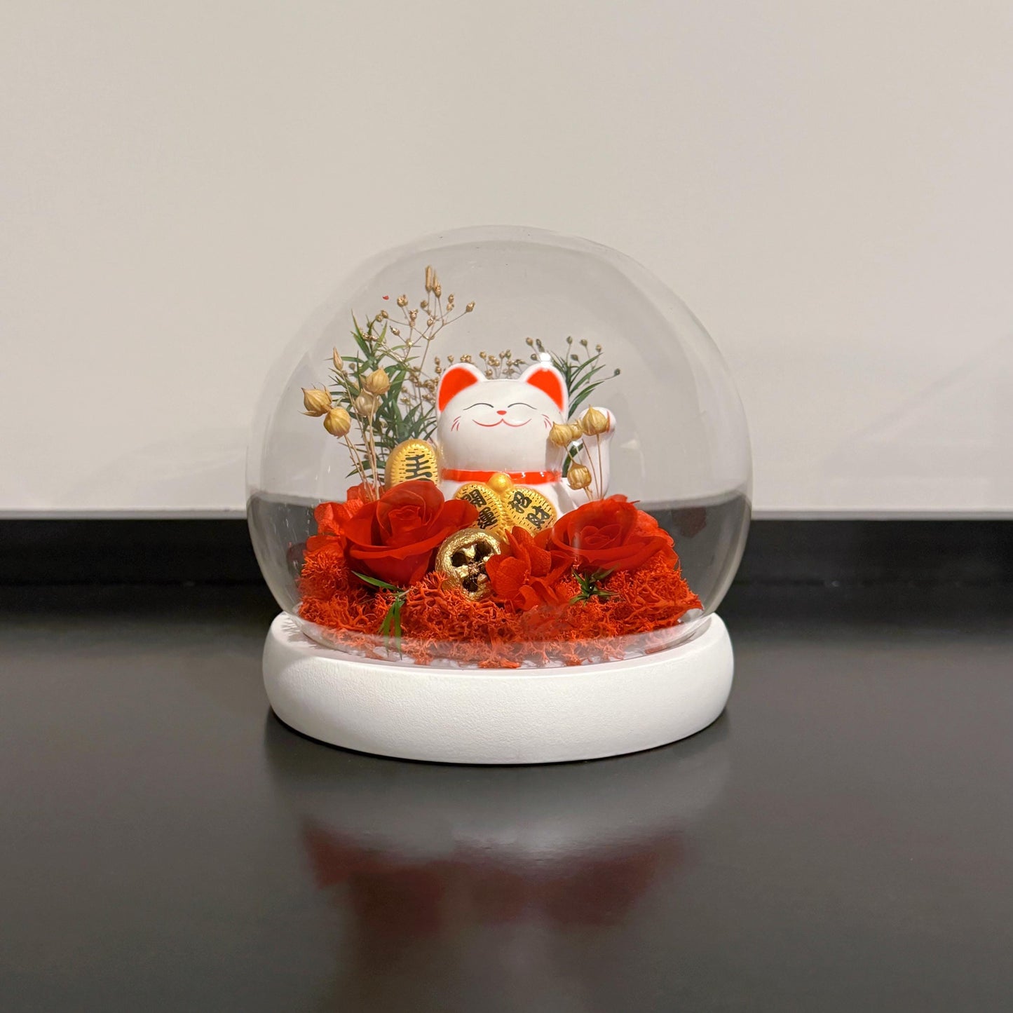 Fortune Neko Maneki cat glass dome decoration with preserved roses, waving arm lucky cat, Solar powered, Feng shui, Prosperity statue Money